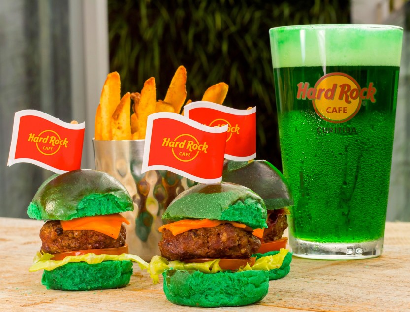Combo de Mini Burger acompanhado de Chopp Verde _crédito Fabiano Guma.jpg