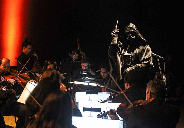 OFC_DARTH VADER REGE A ORQUESTRA (1)