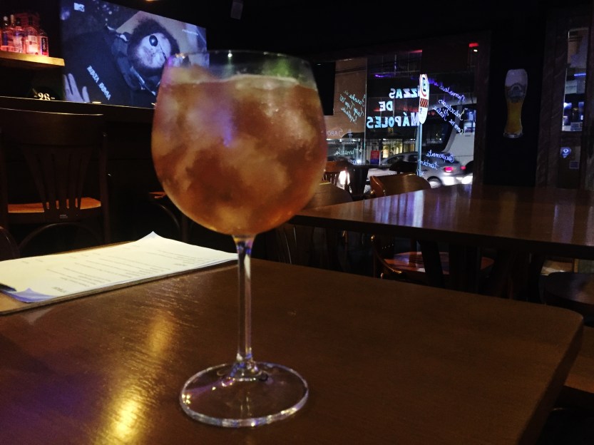 066Pinkish Hue - Gin infusionado com morango e pimenta preta, hortelã e tônica