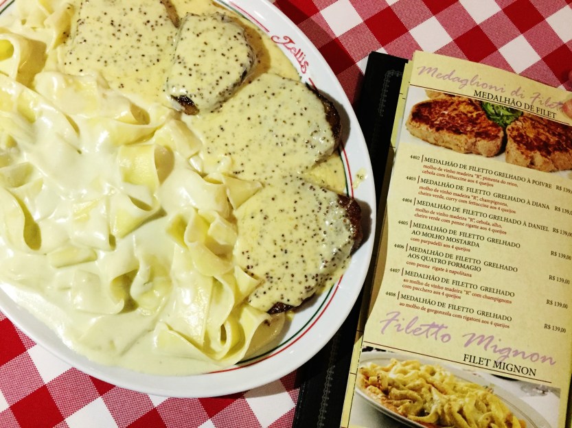 Medalhão de Filleto Grelhado ao molho mostarda com parpardelli aos 4 queijos
