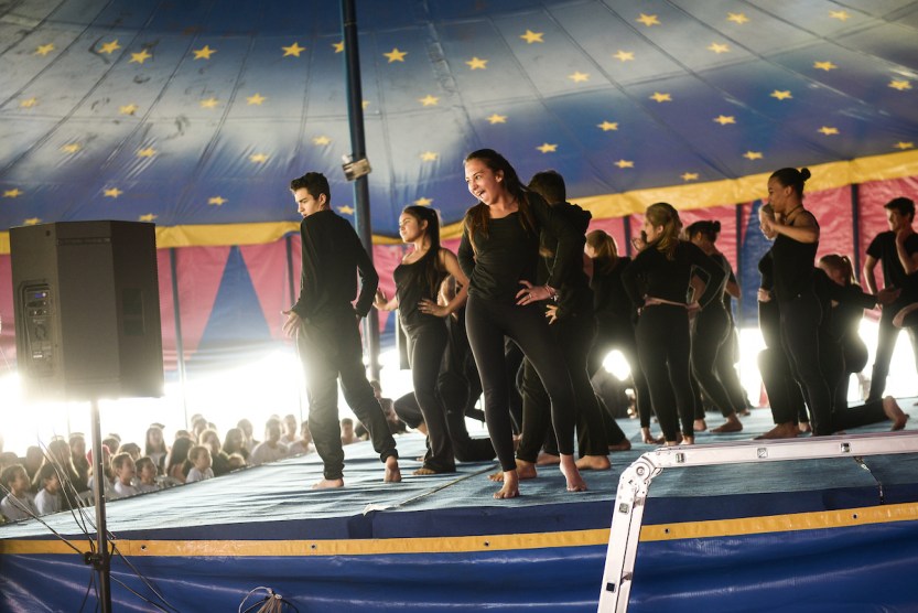 Palco Escola 2 (credito UV Studio).jpg