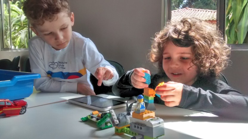 Happy_Hour_Kids_-_Robótica