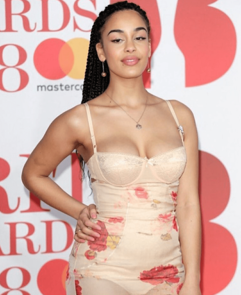 Jorja Smith usa Tiffany
