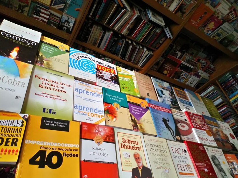 1Âª FEIRA DE LIVROS, DISCOS, CDÂ´S E DVDÂ´S â LOJA DAS PULGAS (11)