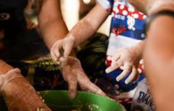 335167_780755_maos_na_massa