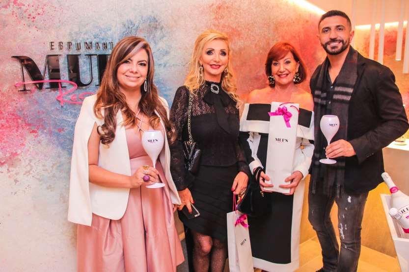 Bruna_Esmanhoto_do_Clube_de_Luxo,__Vania_Dalmaz,_Solange_Elias_e_Marcos_Almeida_na_espumanteria_da_Muf´s_Reserve_Ice_Rose._Fotos_Fernando_Smack