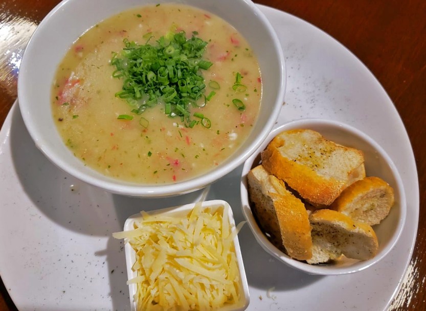 Caldo de Aipim com Costelinha