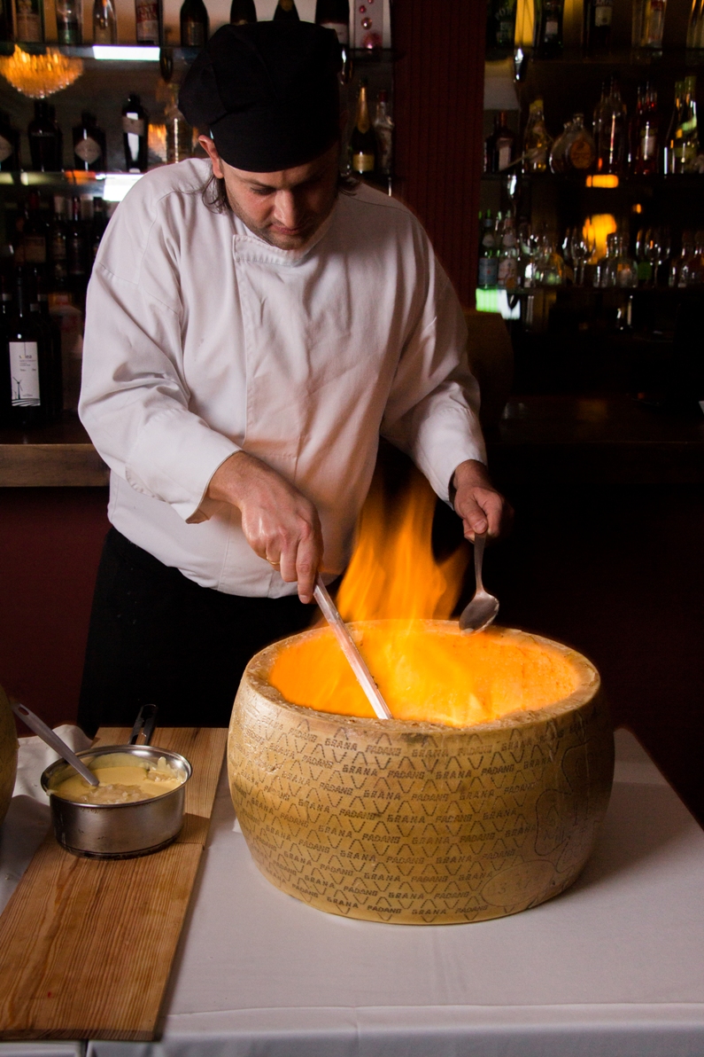 Dudu Sperandio prepara Fettuccine no grana padano.