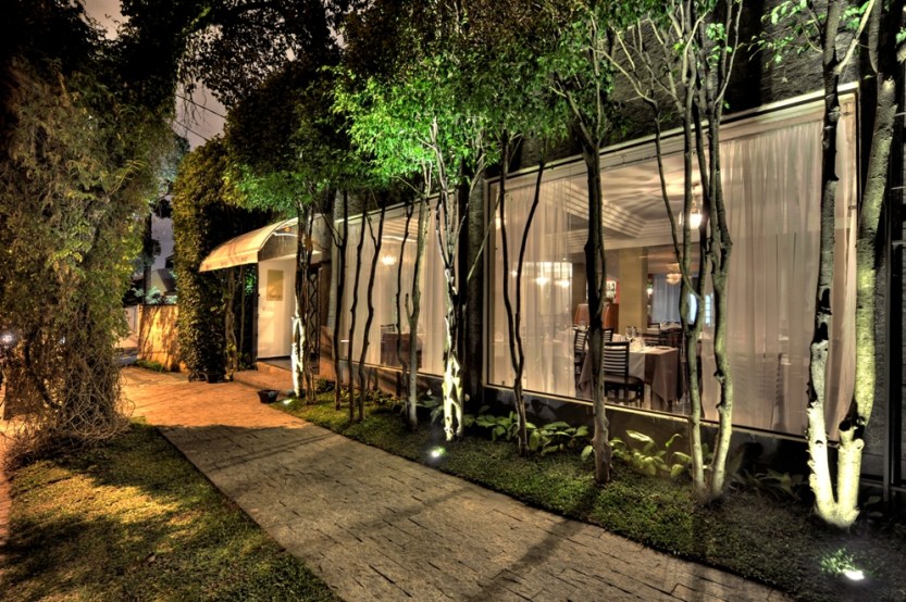 Ernesto - fachada noite