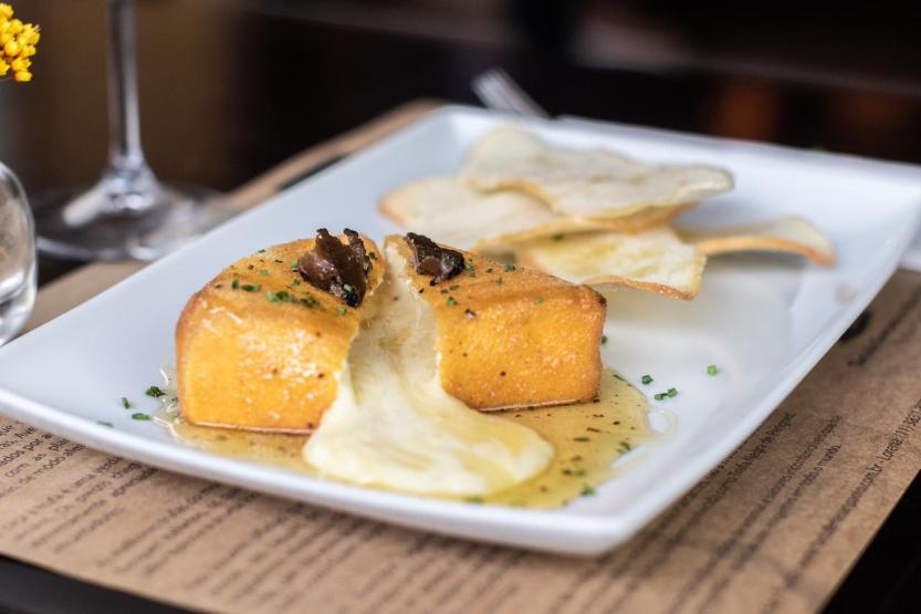 BRIE EMPANADO - happy hour tartuferia