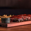 OX Steakhouse – costelinha barbecue – foto Munir Bucair Filho&nbsp;divulgacao