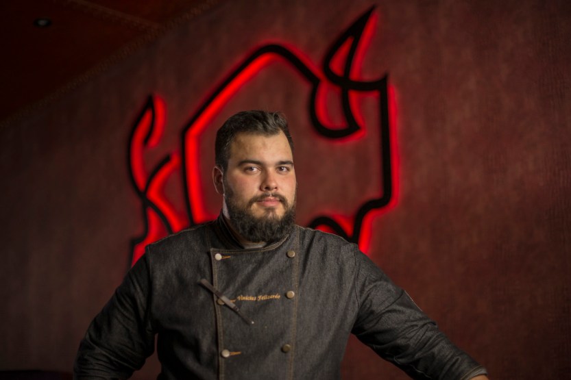 OX Steakhouse - Vinicius Felizardo - foto Munir Bucair Filho divulgacao