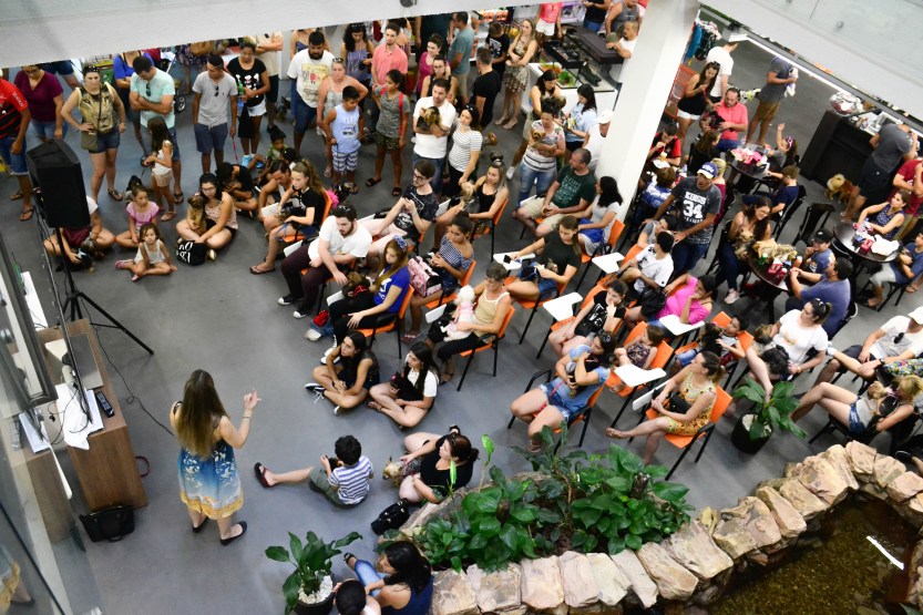 Foto1-Mayara-Morais_palestra-encontro-Yorkshire