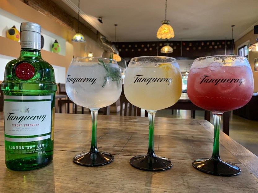 O-Jardineiro-drinks-gin-tanqueray