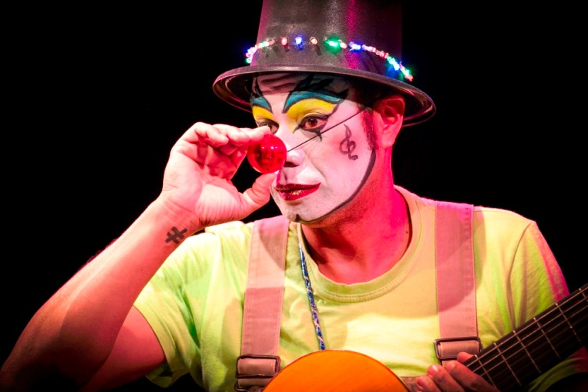 A CIGARRA E A FORMIGA (1)