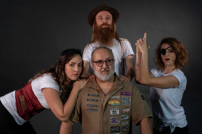 Carol Roehrig, Kenni Rogers e Guenia Lemos. Ao centro o diretor Paulo Biscaia Filho
