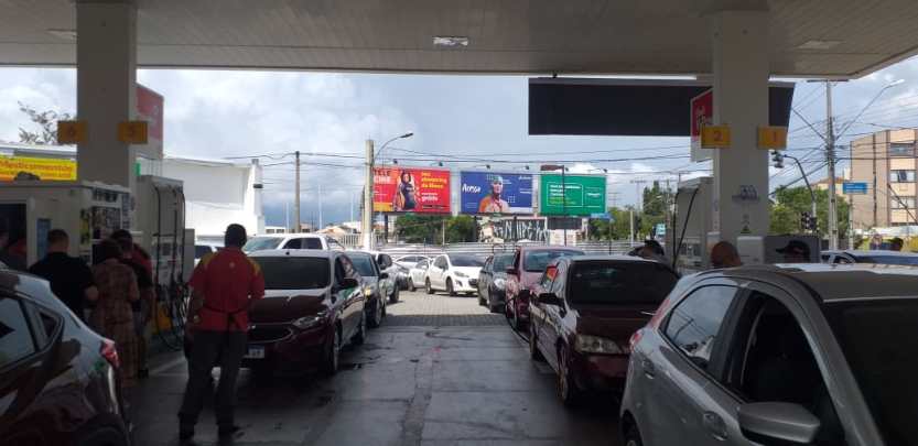 Filas-nos-postos-8