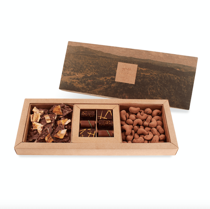 391241_967614_caixa_clAssicos_aberta