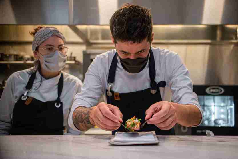 OBST_Chefs_Lenin_Palhano_e_Julia_Schwabe_Crédito_Munir_Bucair_Filho_Divulgação