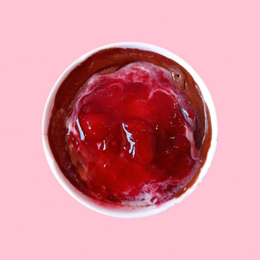 Rubi - sorvete de baunilha, Amarula, Nutela e calda de morando em pedaços