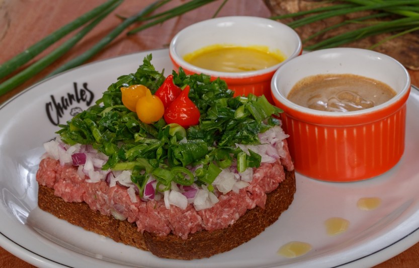 Charles_Burguer-Carne_de_Onça