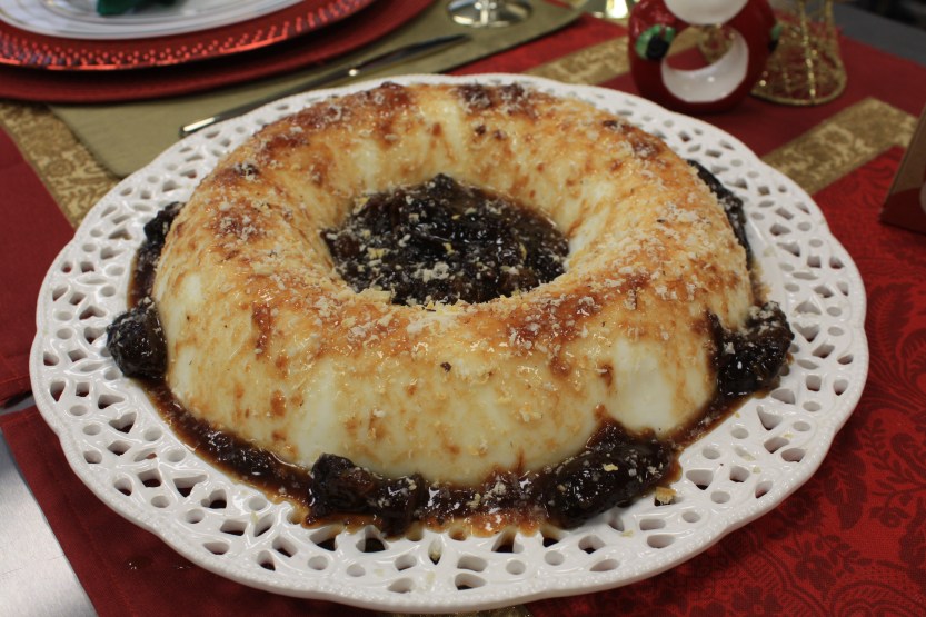 MANJAR-DE-COCO-COM-CALDA-DE-AMEIXA