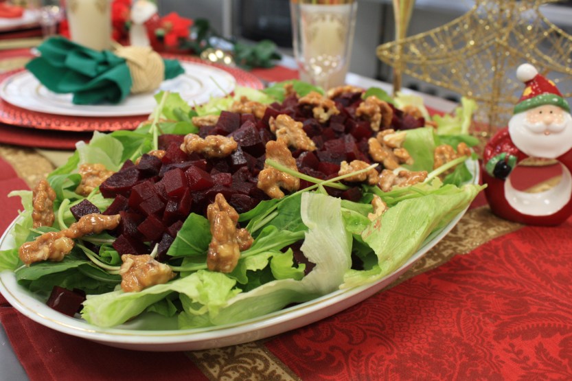 SALADA-DE-FOLHAS-COM-BETERRABA-MARINADA