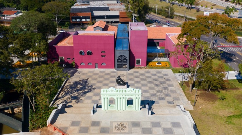 Memorial_Paranista_João_Turin_no_Parque_São_Lourenço_(foto_Maringas_Maciel)_(1)