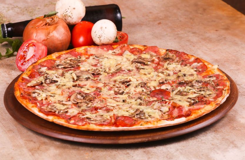 Mercatu Juveve - pizza calabresa trifolati - foto Valterci Santos divulgacao