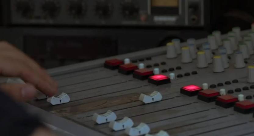 SBCOMM_Assessoria_de_Imprensa_mesa_de_áudio