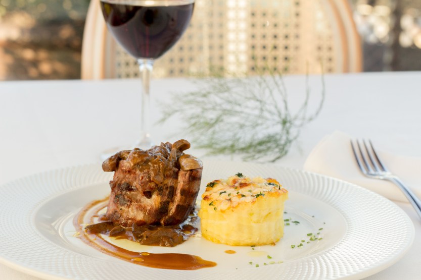 Filet-Migon-ao-molho-de-cogumelos-porcini-com-mil-folhas-de-batatas-1