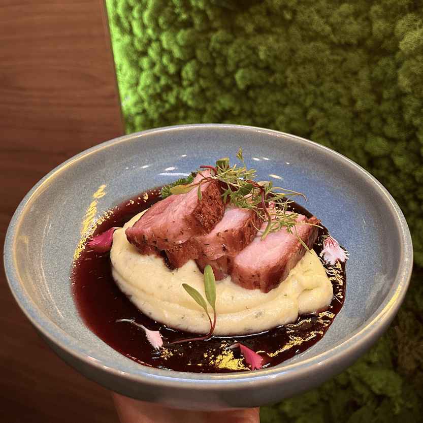 3_Chefes_Panceta_Suína,_Aligot_e_Geleia_de_Jabuticaba_3