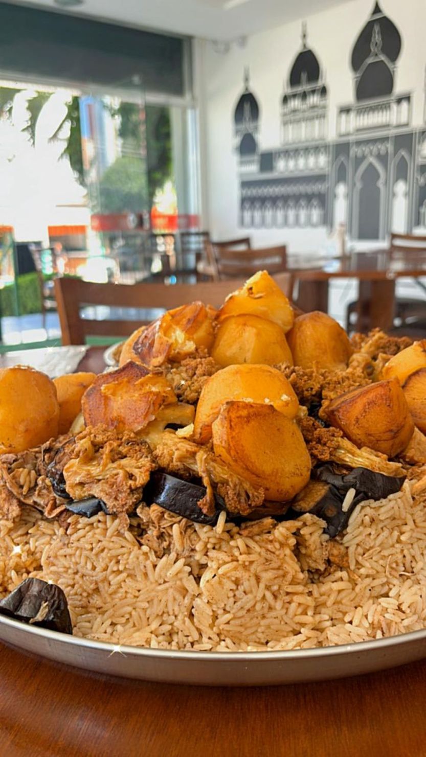 BABA CULINARIA ARABE - MAKLUB - FOTO DIVULGACAO