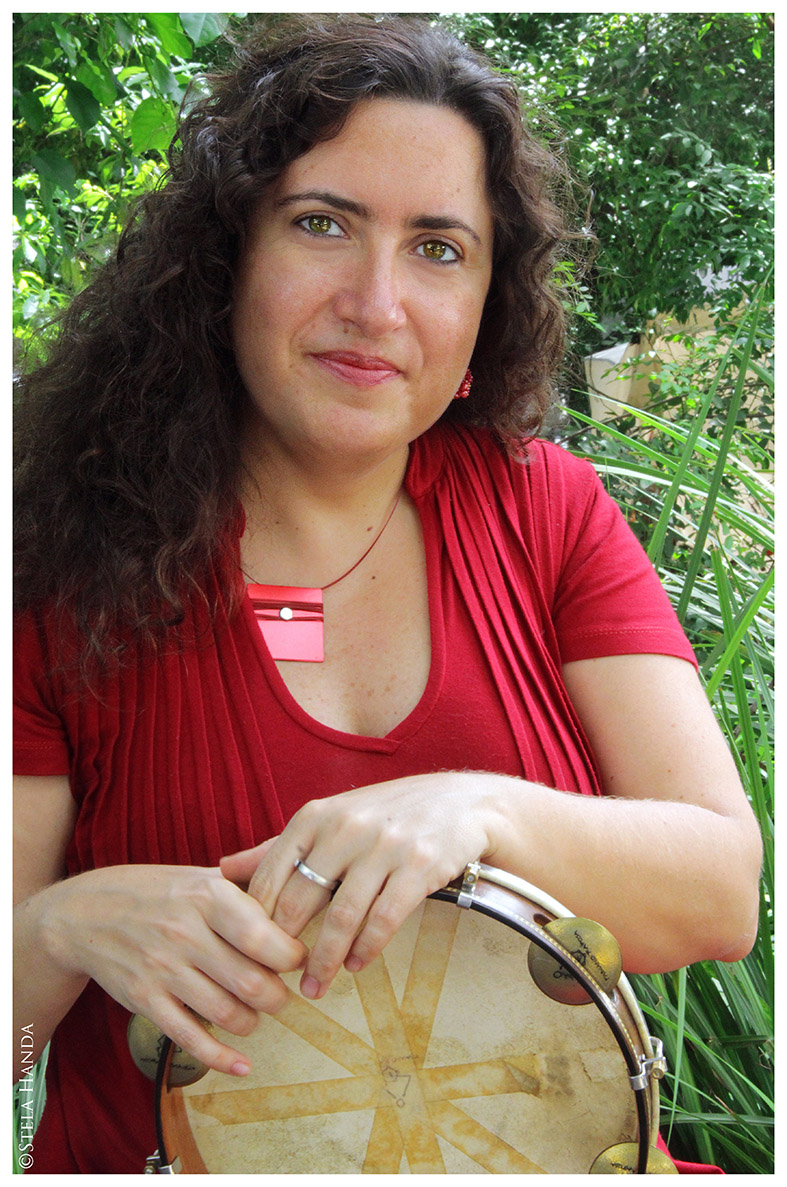 Roberta Valente por Stela Handa