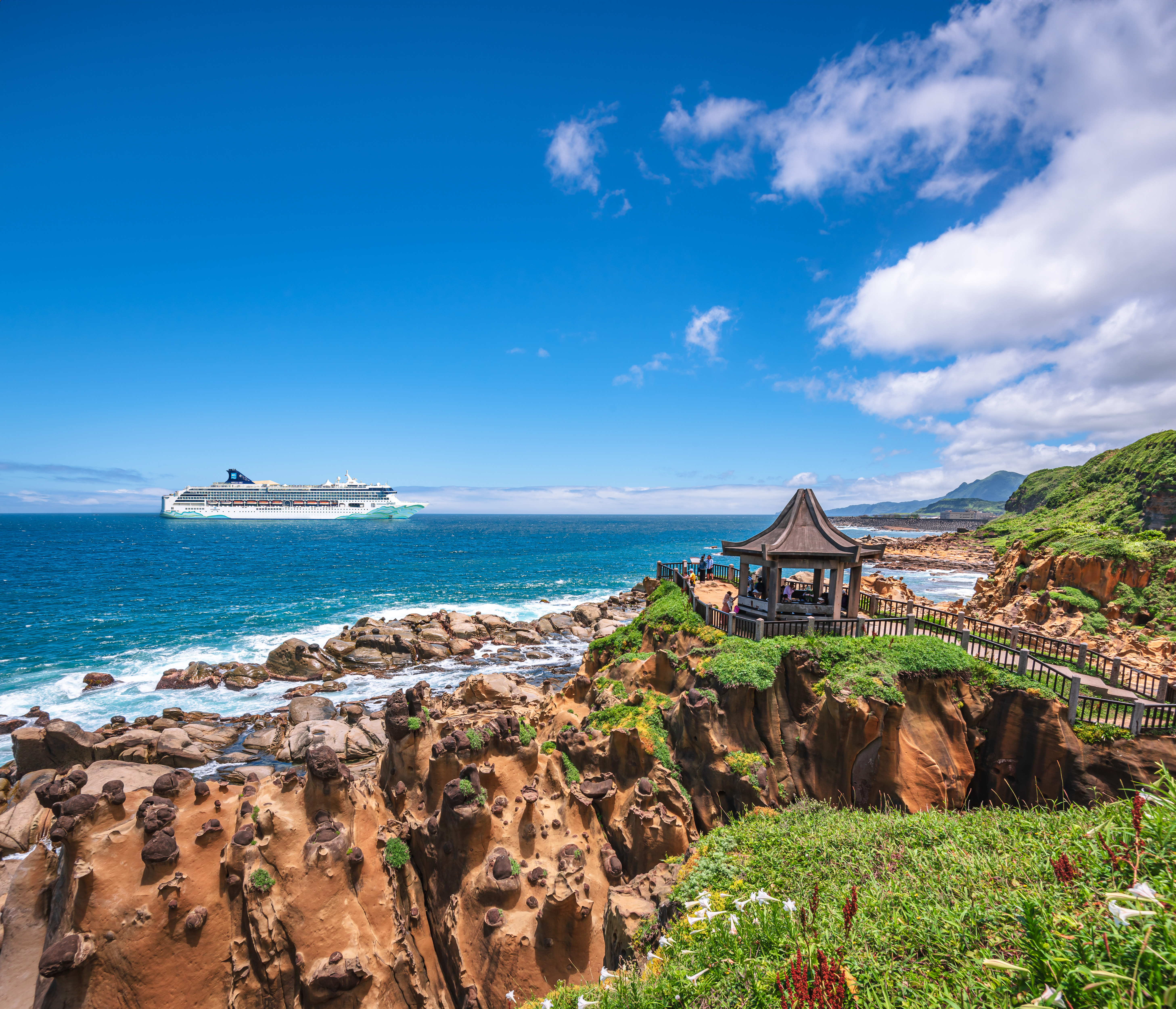 Norwegian Spirit Heping Island park Keelung Taiwan comp