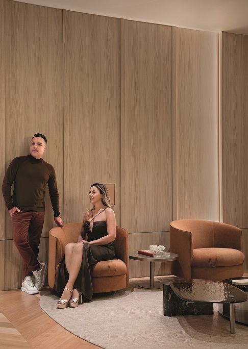 Ana_Claudia_Guerra_e_Phillippe_Siarcos_-_Mostra_Artefacto_BalneÃ¡rio_CamboriÃº_-_CrÃ©dito_MCA_Estudio_(2)