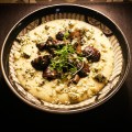 Polenta cremosa com ervas frescas, cogumelos portobello e roquefort – Crédito David Alves&nbsp;1
